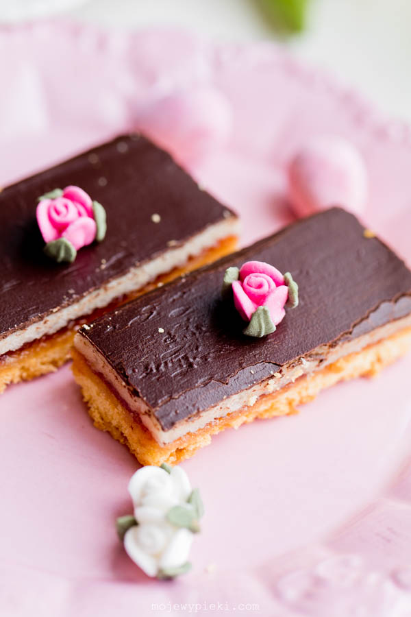 Polish rose mazurek with marzipan