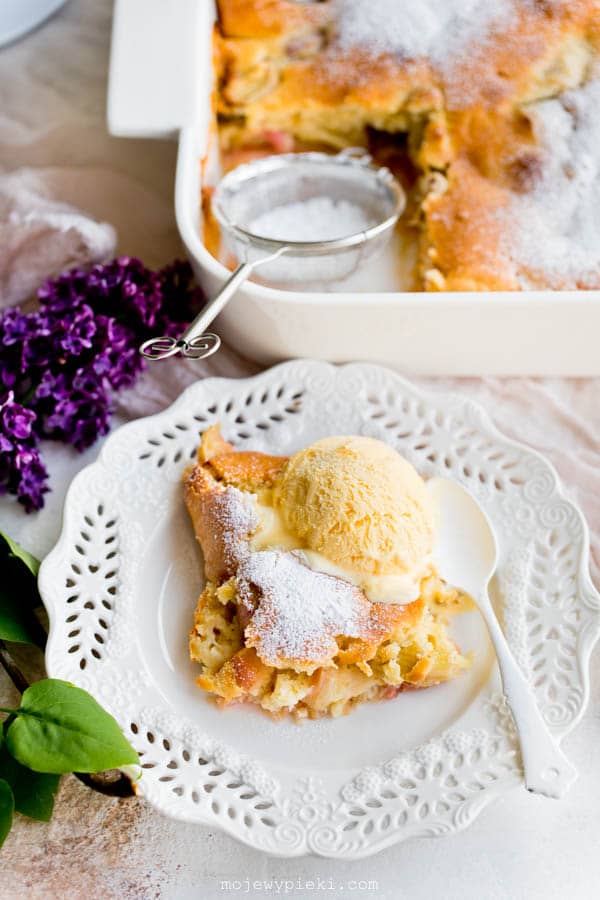 Rhubarb pudding