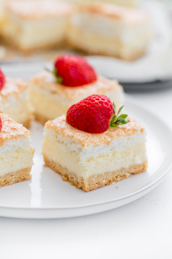 Cheesecake with coconut meringue topping