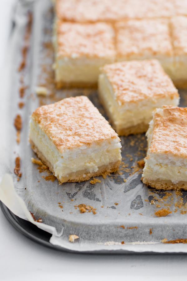 Cheesecake with coconut meringue topping