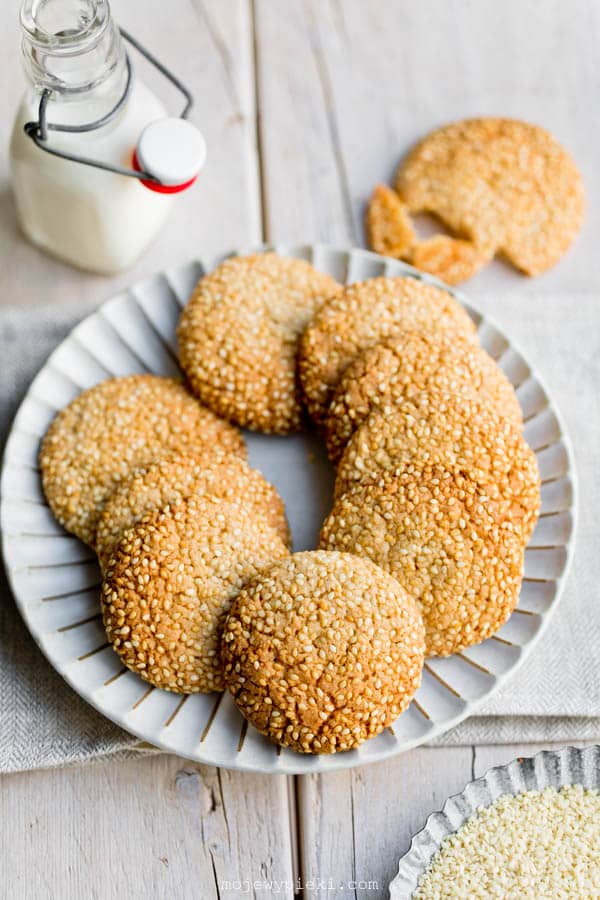Sesame cookies