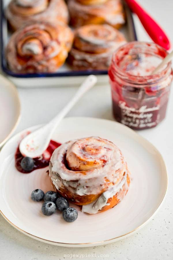 Sweet jam-filled yeast buns