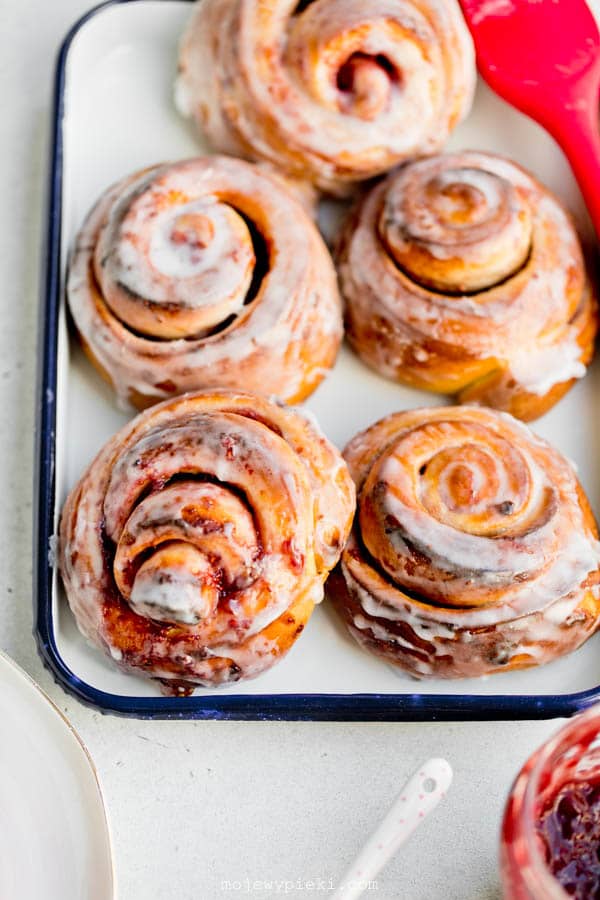 Sweet jam-filled yeast buns