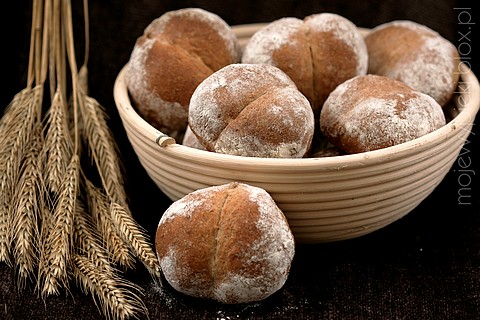Wholemeal bread rolls with rye flour