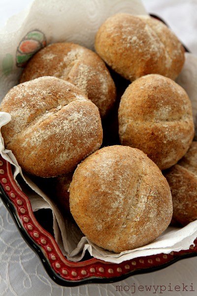 Soft wholemeal breakfast rolls