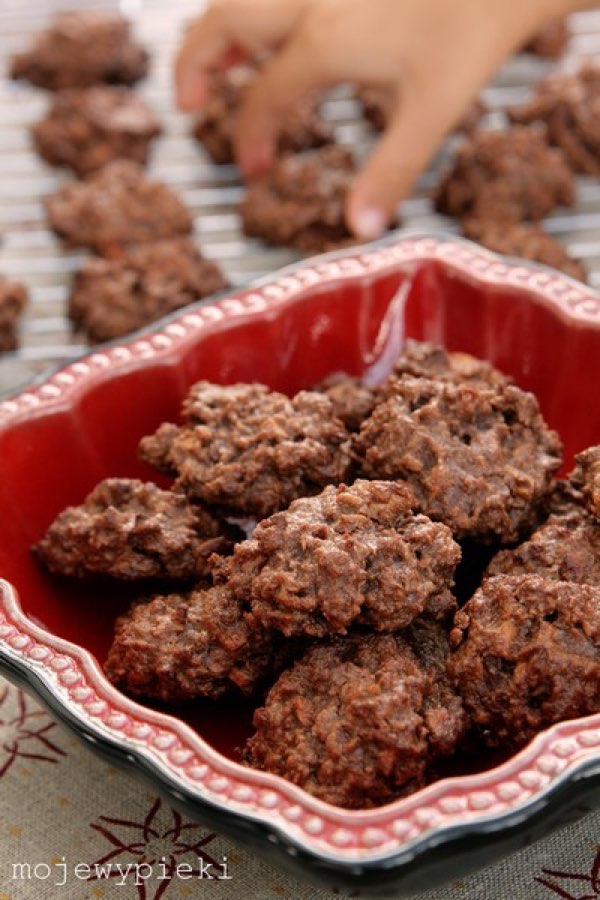 Chocolate coconut macaroons