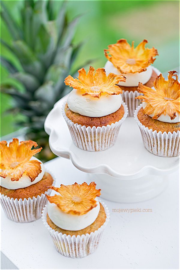 Hummingbird cupcakes