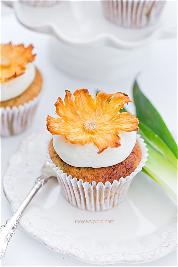 Hummingbird cupcakes