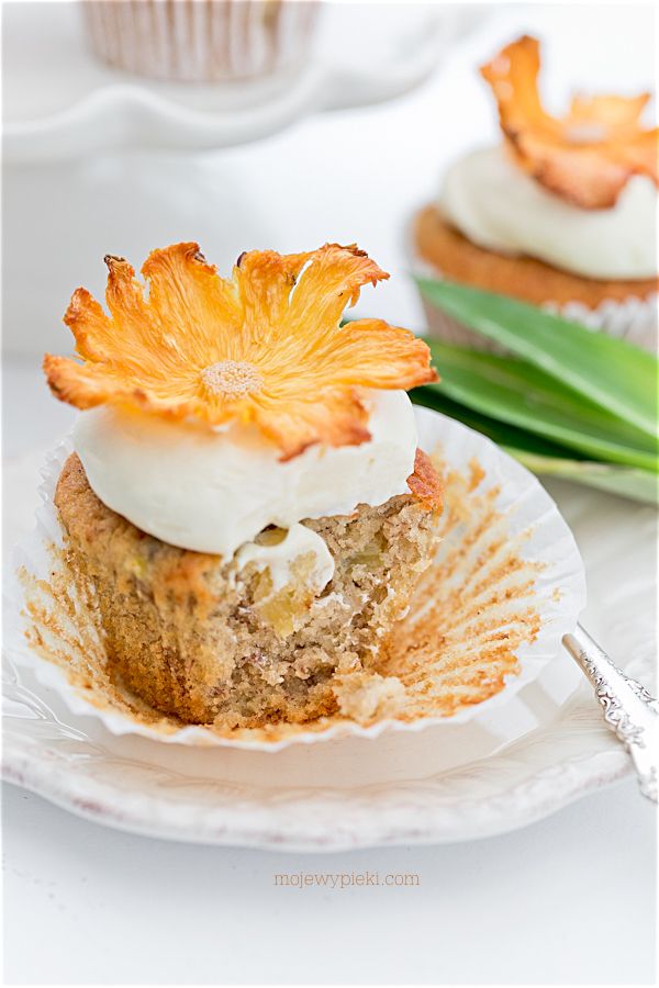 Hummingbird cupcakes