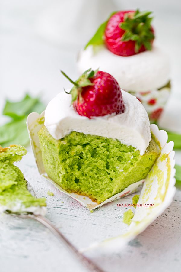 Spinach and yoghurt cupcakes