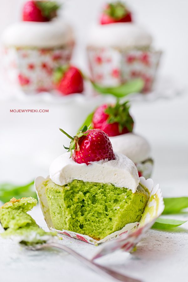 Spinach and yoghurt cupcakes