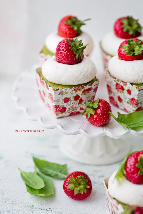 Spinach and yoghurt cupcakes