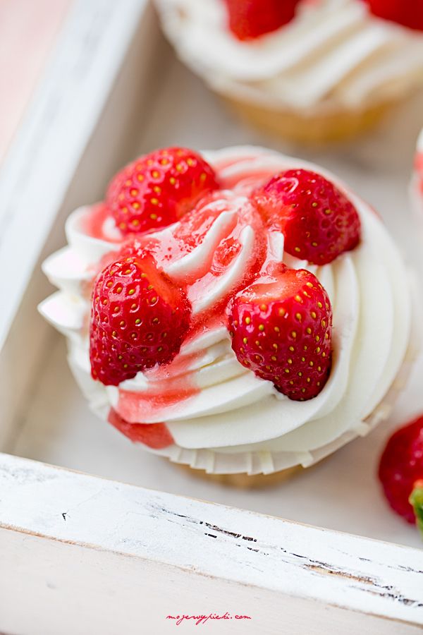 Strawberries and cream cupcakes