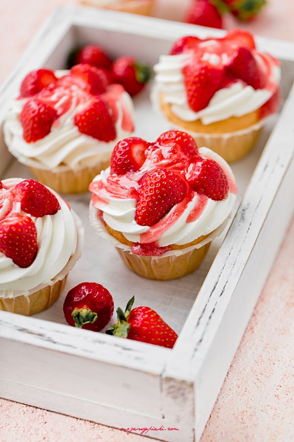 Strawberries and cream cupcakes