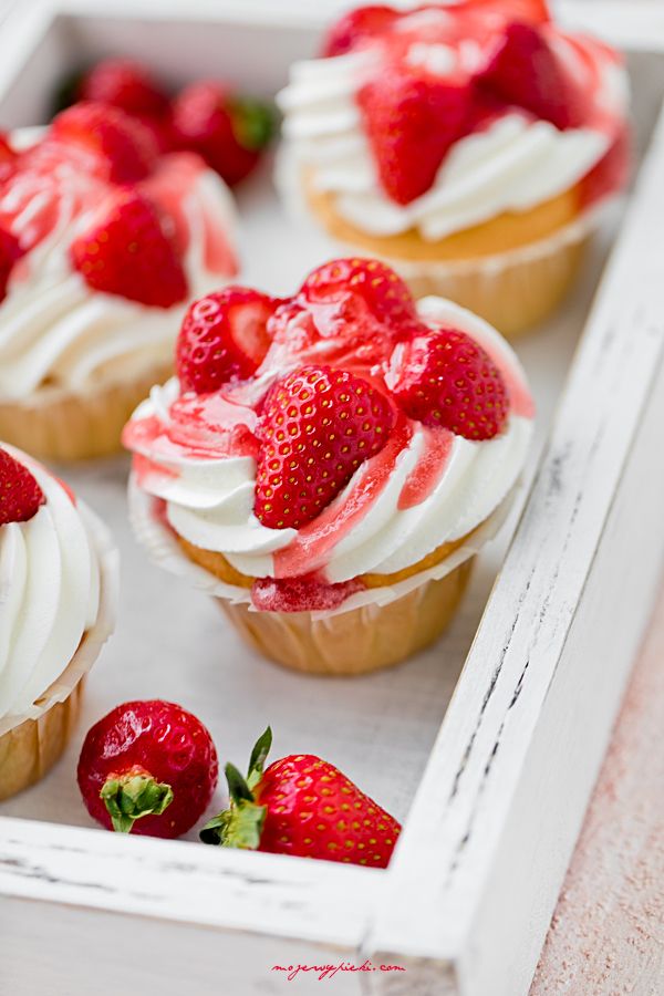 Strawberries and cream cupcakes