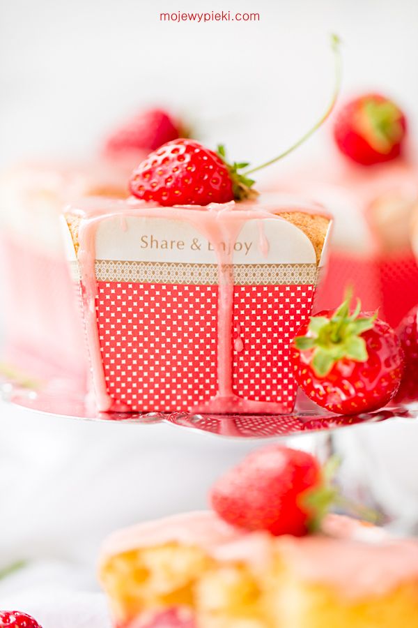 Strawberry and polenta cupcakes