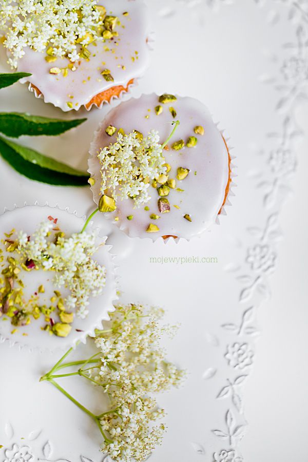 Rhubarb and elderflower syrup cupcakes
