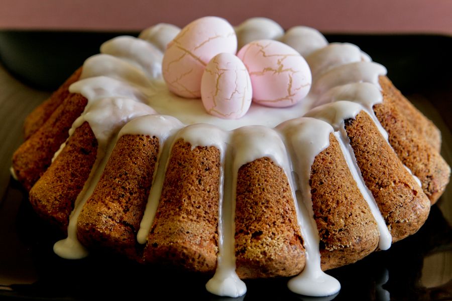 Advocaat and fudge bundt cake