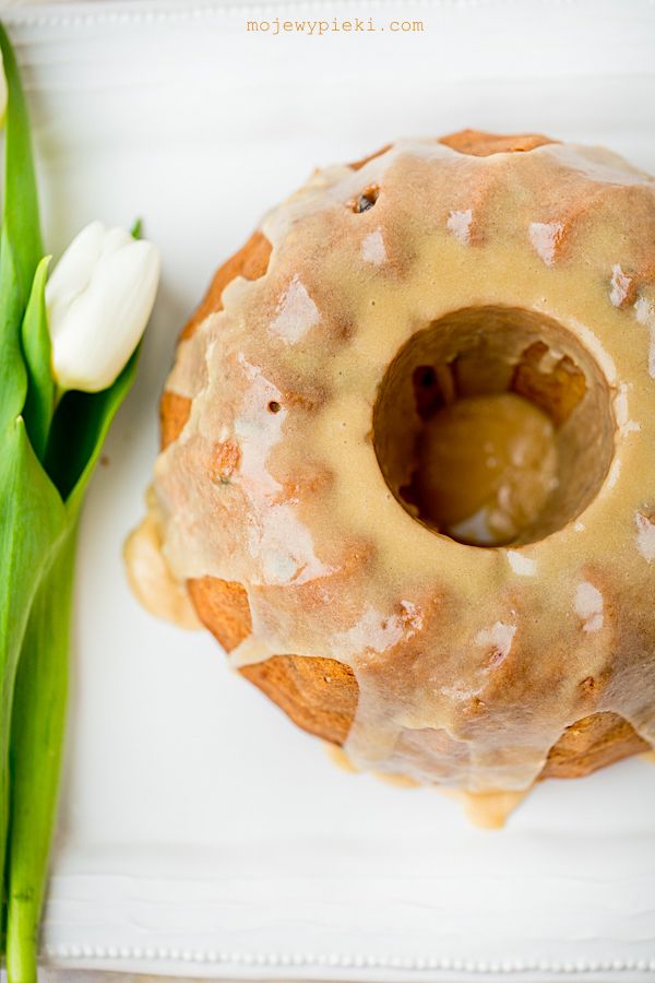 Rum – raisin bundt cake