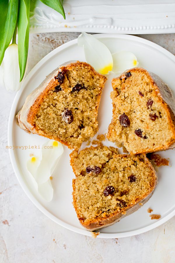 Rum – raisin bundt cake