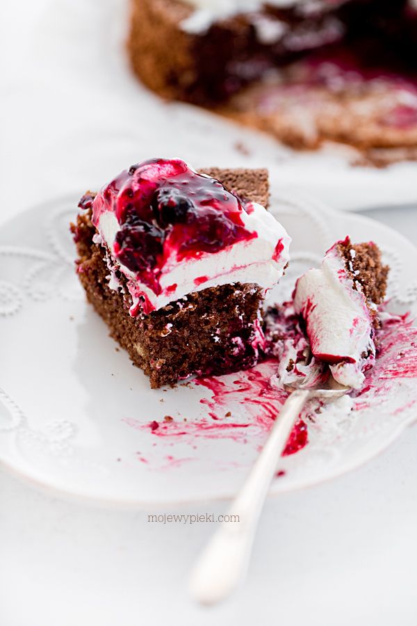 Flourless chocolate almond cake