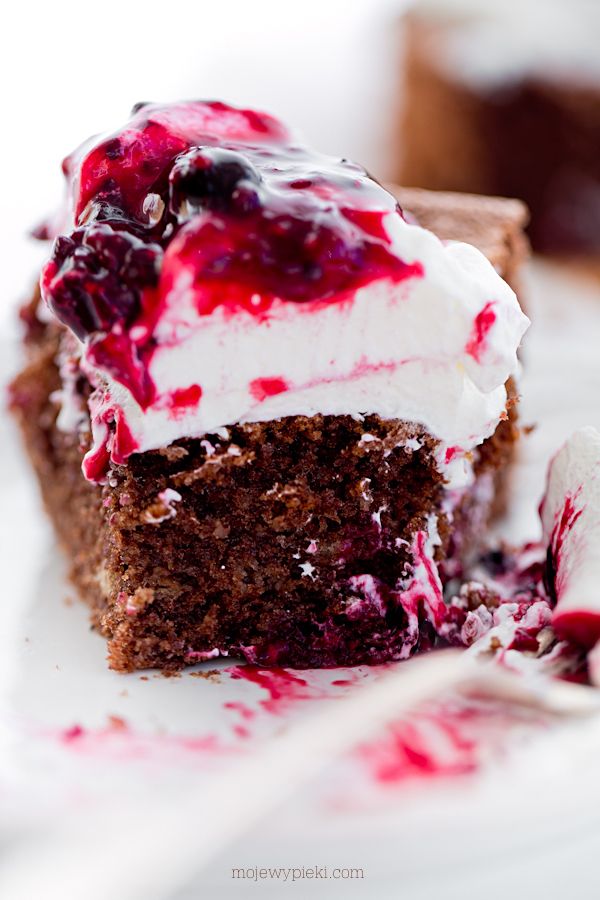 Flourless chocolate almond cake