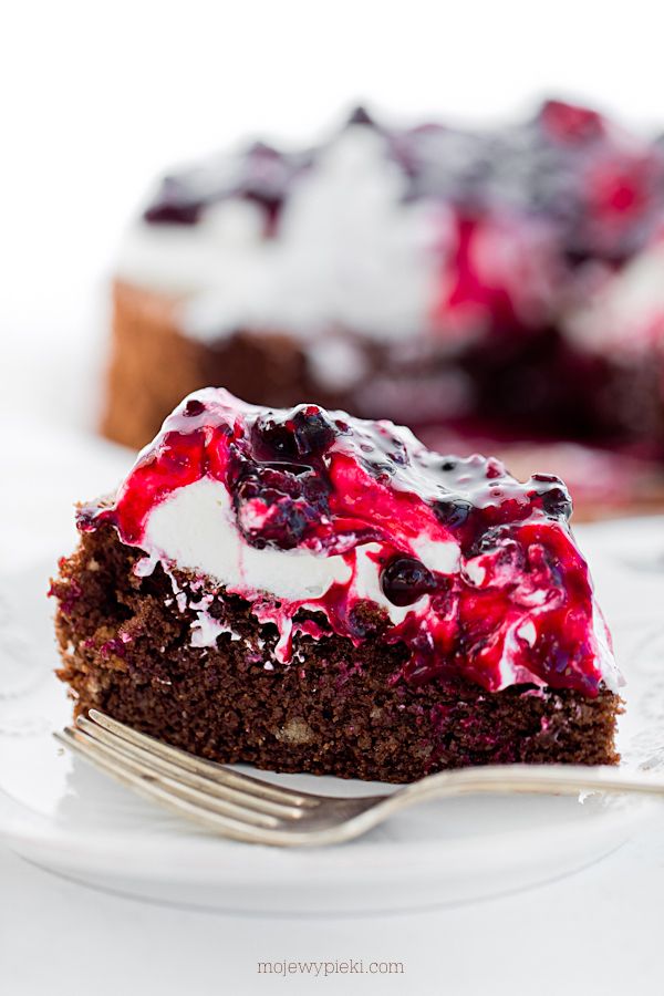 Flourless chocolate almond cake