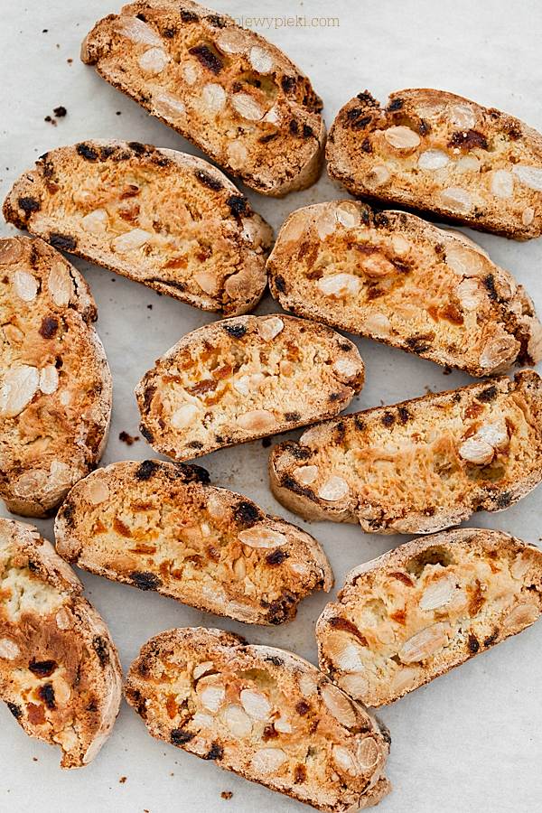Almond and apricot biscotti