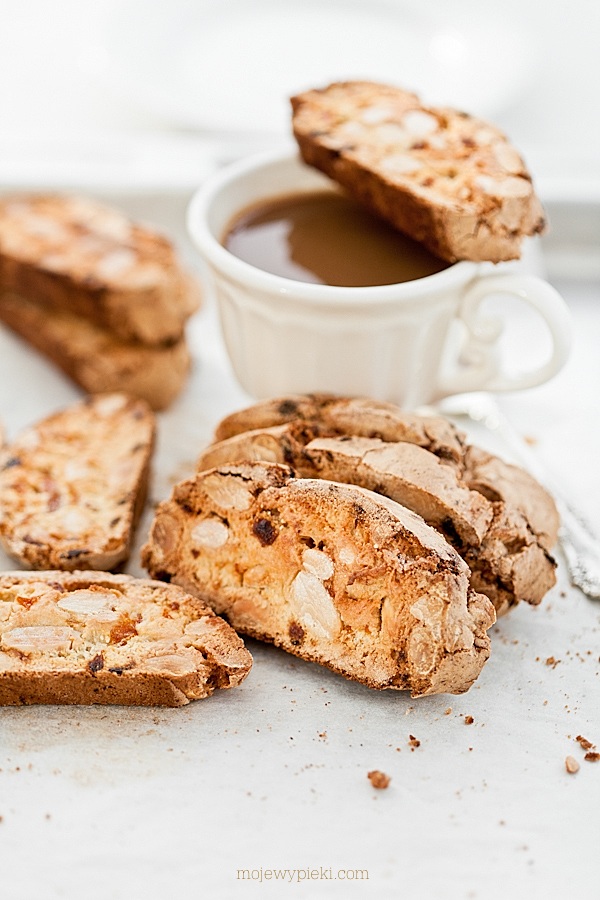 Almond and apricot biscotti