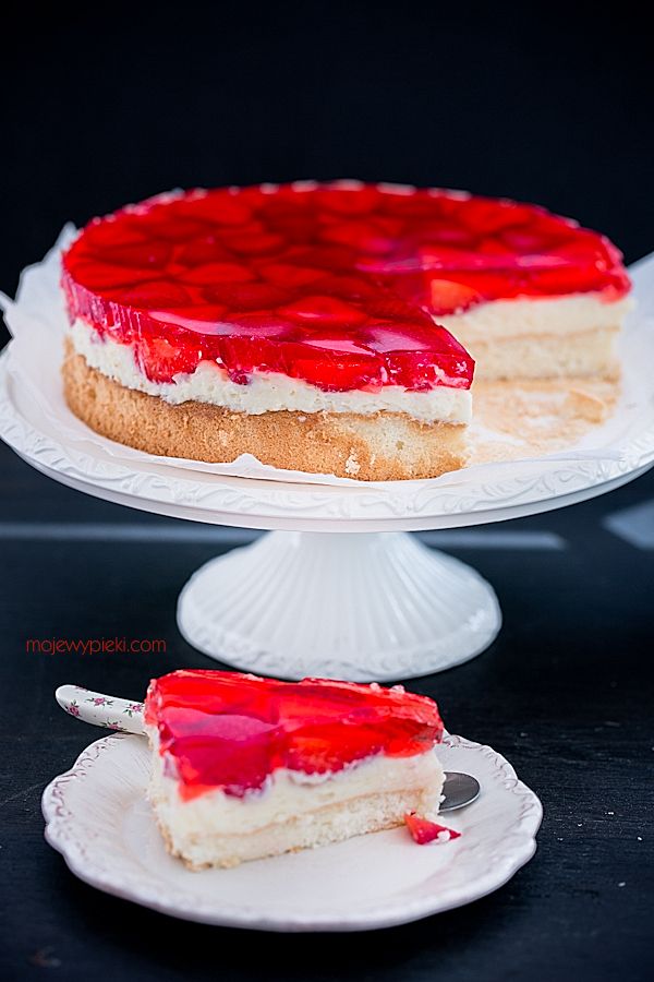 Strawberries and custard cream cake