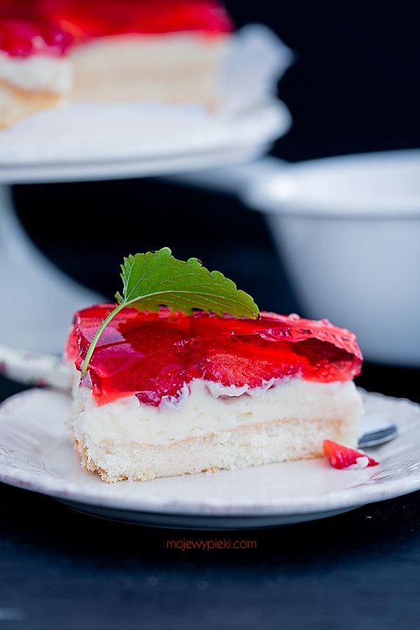 Strawberries and custard cream cake