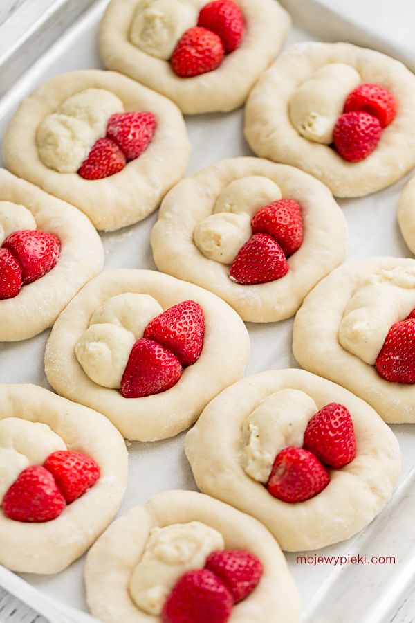 Strawberries and custard buchtelns