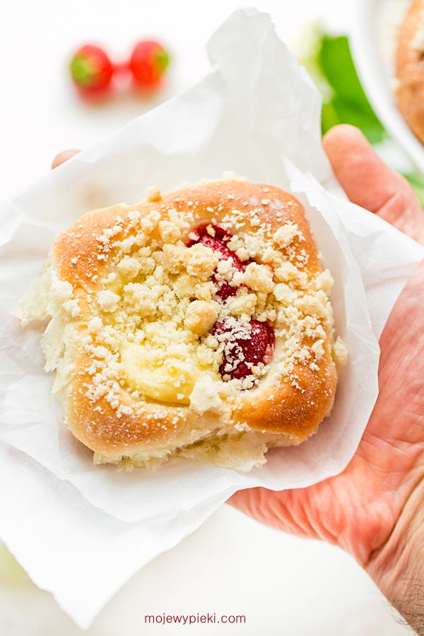 Strawberries and custard buchtelns