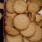 Crispy oat cookies with chocolate