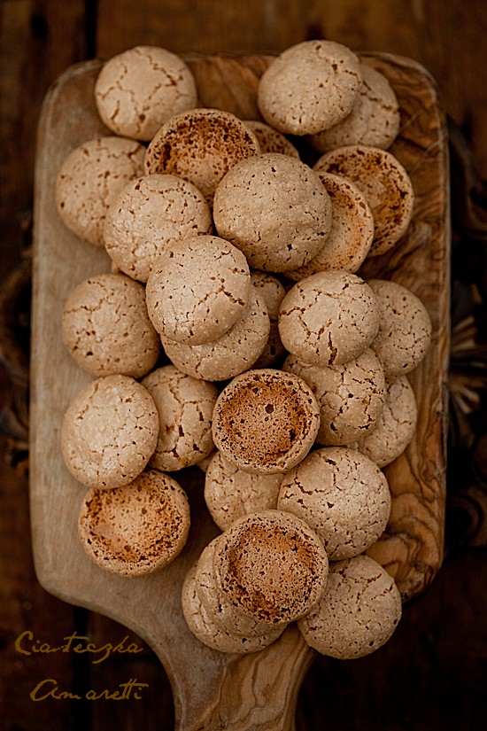 Amaretti cookies