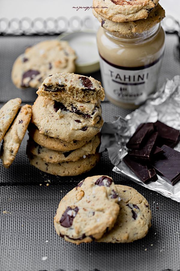 Halva cookies with chocolate chunks