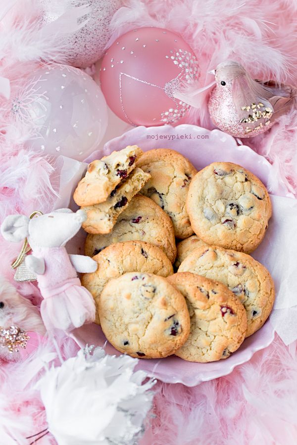 Cranberry and white chocolate cookies