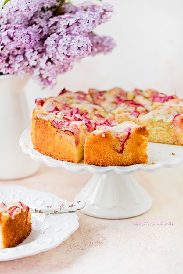 Lemon and rhubarb cake