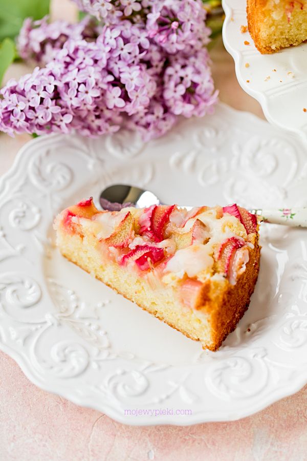 Lemon and rhubarb cake