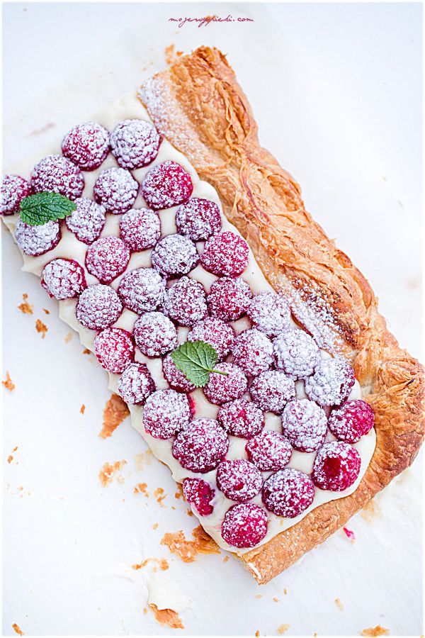 Puff Pastry with lemon cream and raspberries