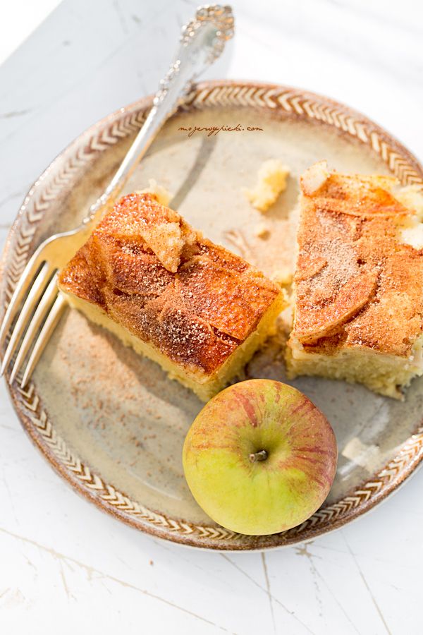 Cinnamon apple cake