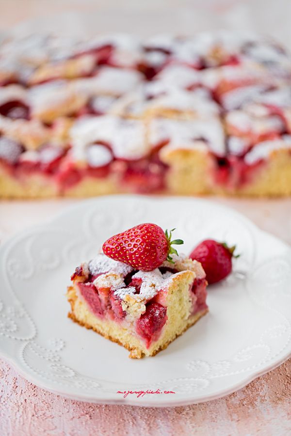 Strawberry yoghurt cake