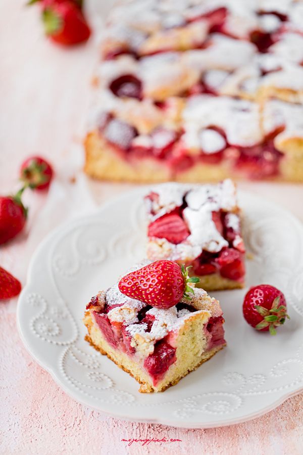 Strawberry yoghurt cake