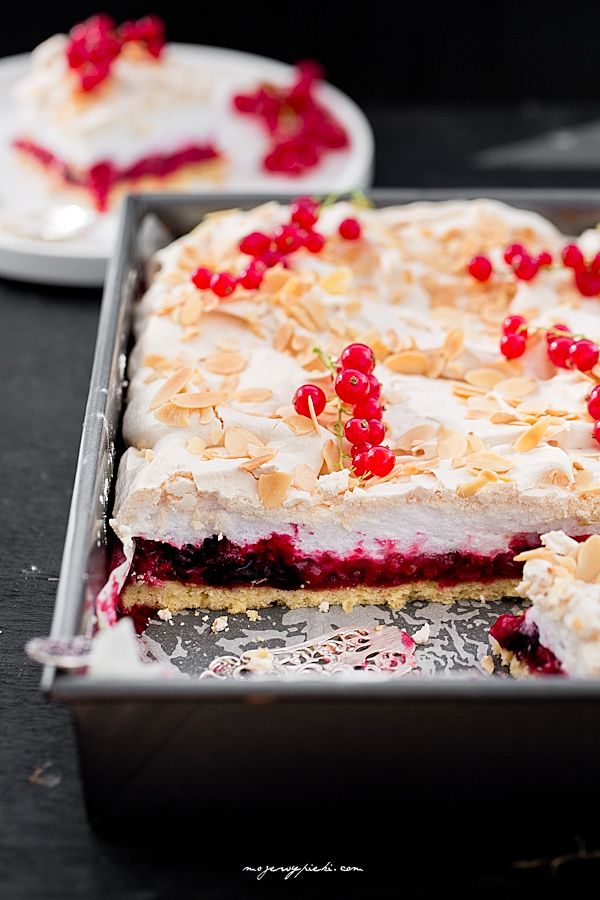 Redcurrant meringue cake