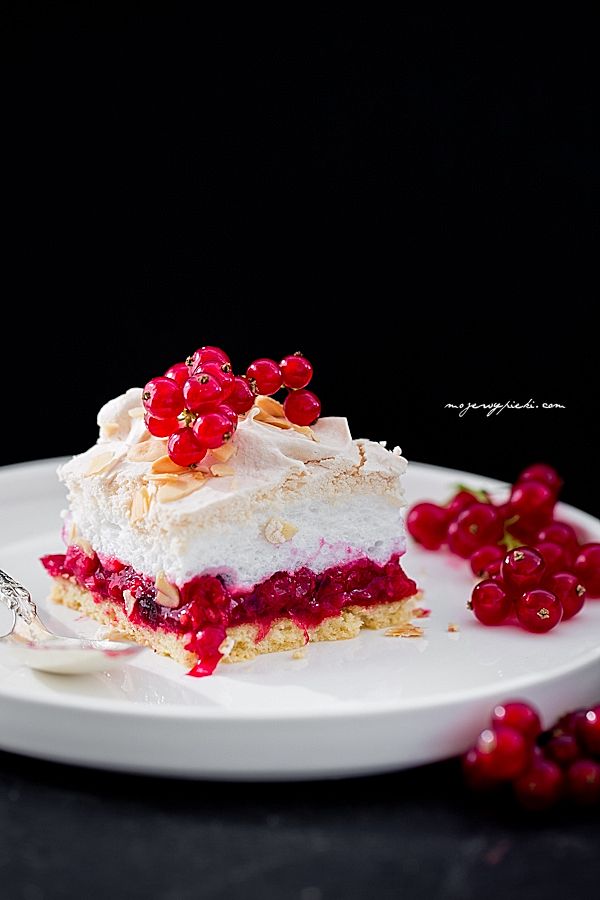Redcurrant meringue cake
