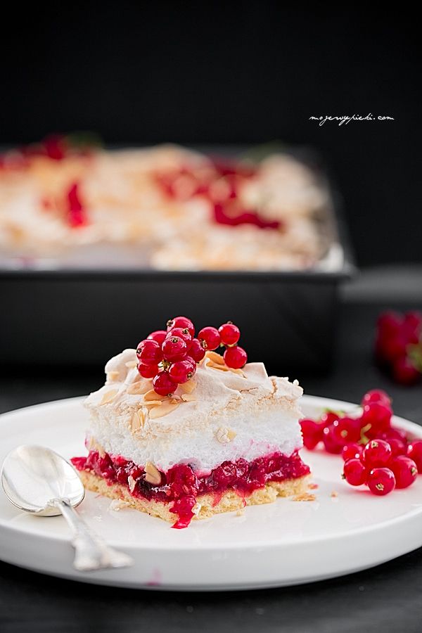 Redcurrant meringue cake
