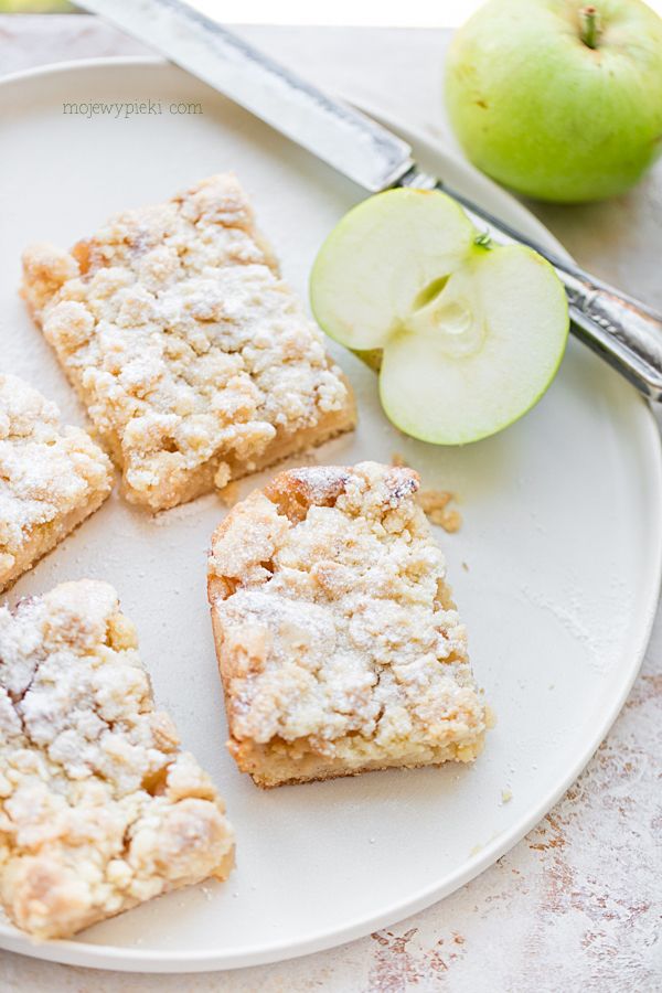 Simple apple crumble cake