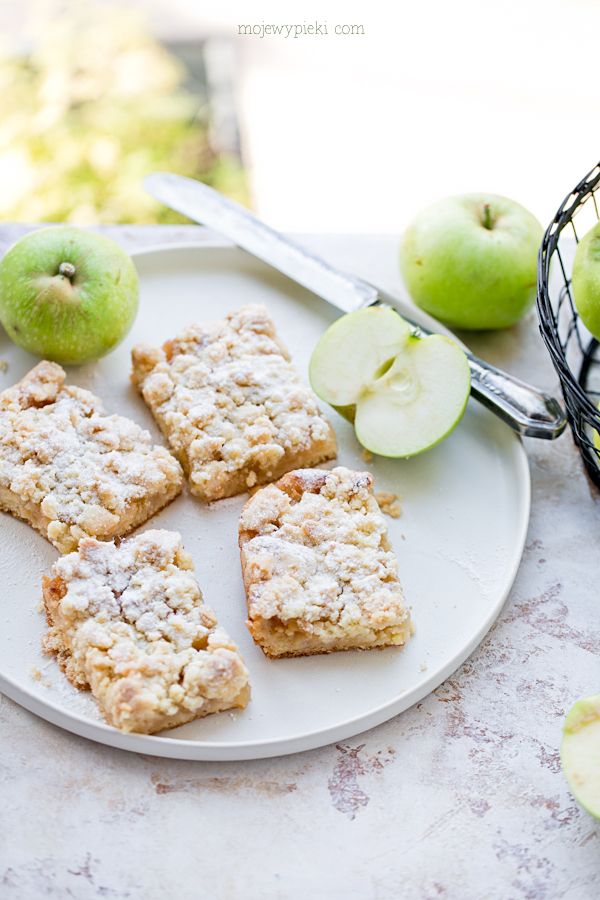 Simple apple crumble cake