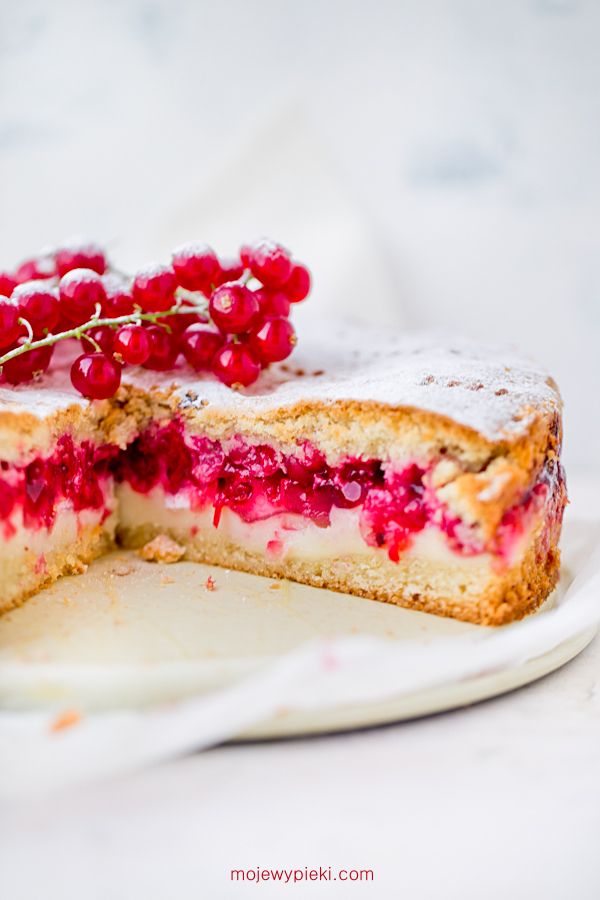 Redcurrants and custard cake