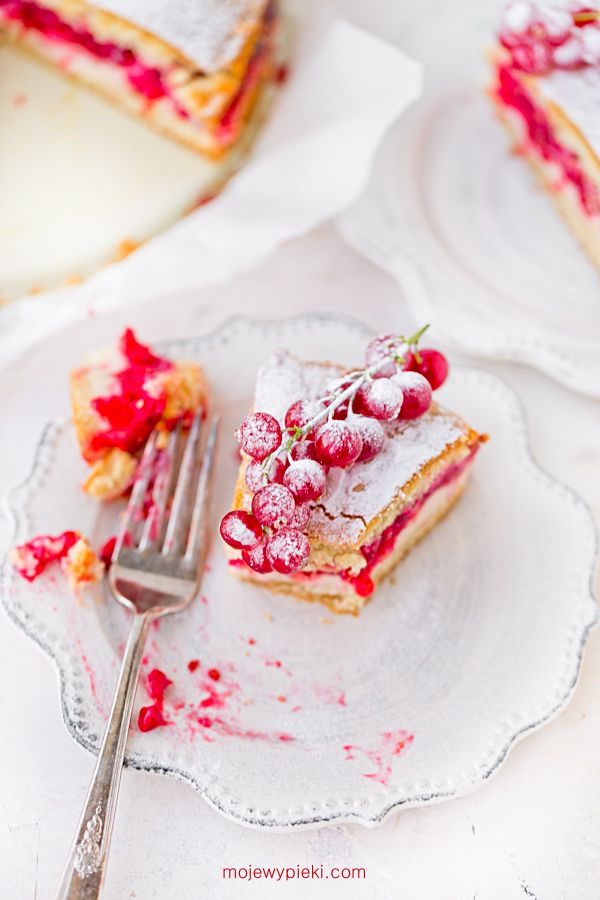 Redcurrants and custard cake